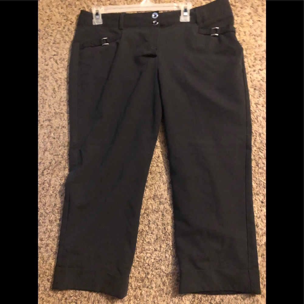 Black capris